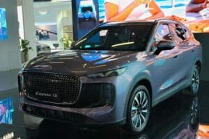 Plug-in hybrid Lepas L8 LSH revealed in Wuhu