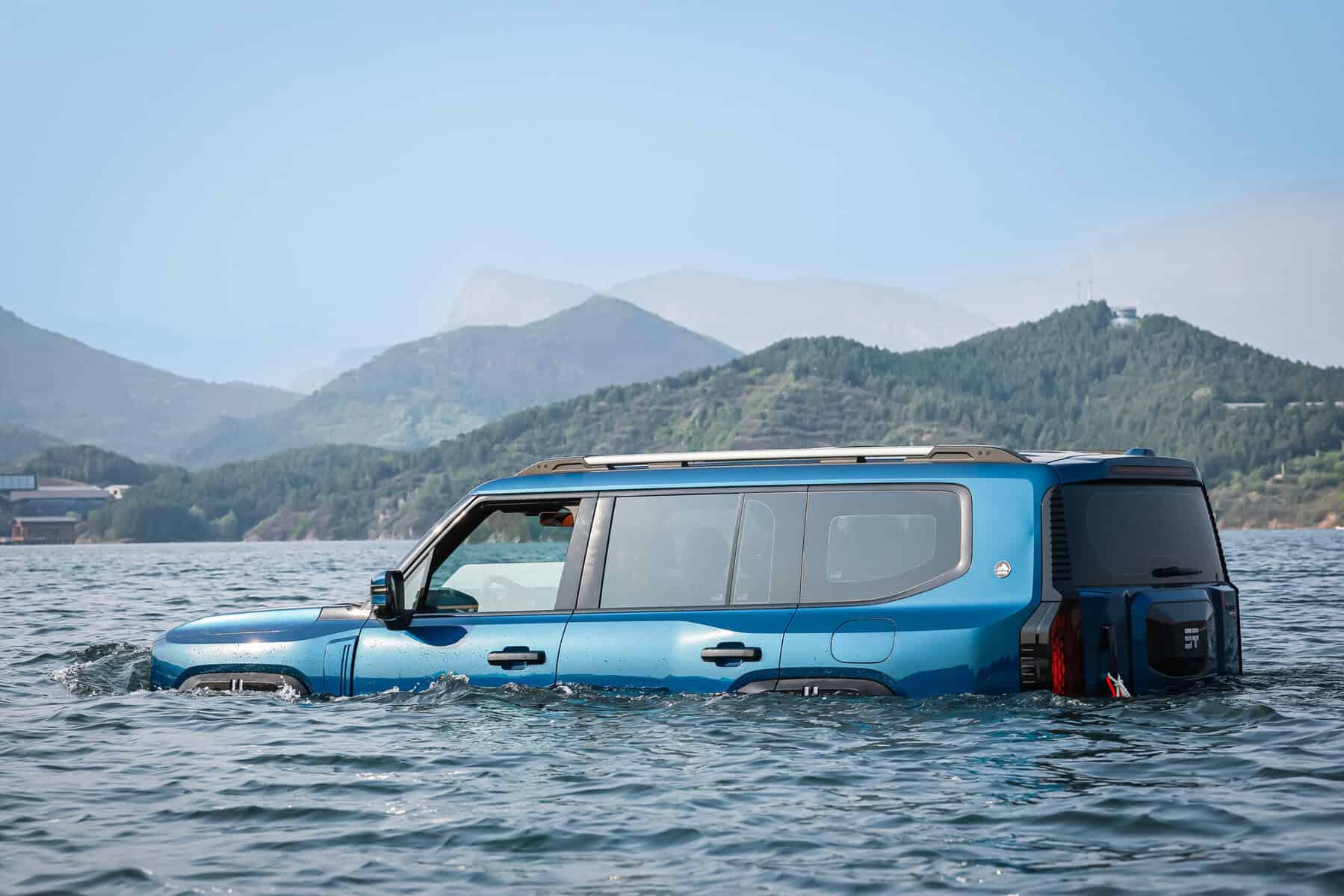 (WATCH) Jetour G700 makes waves at Yanqi Lake in Beijing