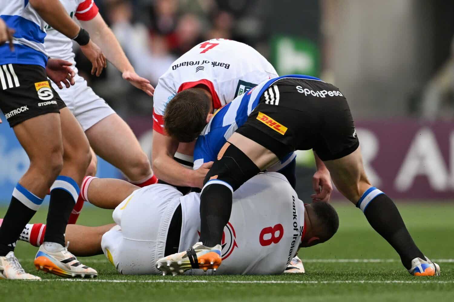 Iain-Henderson-crocodile-roll-Deon-Fourie.jpg