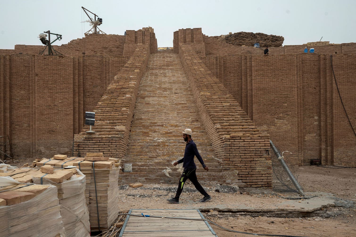 A member of the Iraqi Antiquities Authority