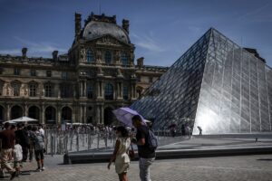 Tourists queue at the Louvre Museum in Paris on May 28, 2026, as a heatwave hits France. The Louvre Museum, in crisis since the October robbery, is "out of breath" and facing "a wall of investments" needed to renovate its aging facilities, its president Christophe Leribault said on June 17, 2026. Picture via by STEPHANE DE SAKUTIN / AFP