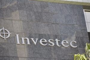 Investec airport longue rules