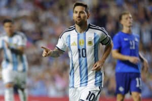 Messi sparkles on return as Somali referee says World Cup dream over
