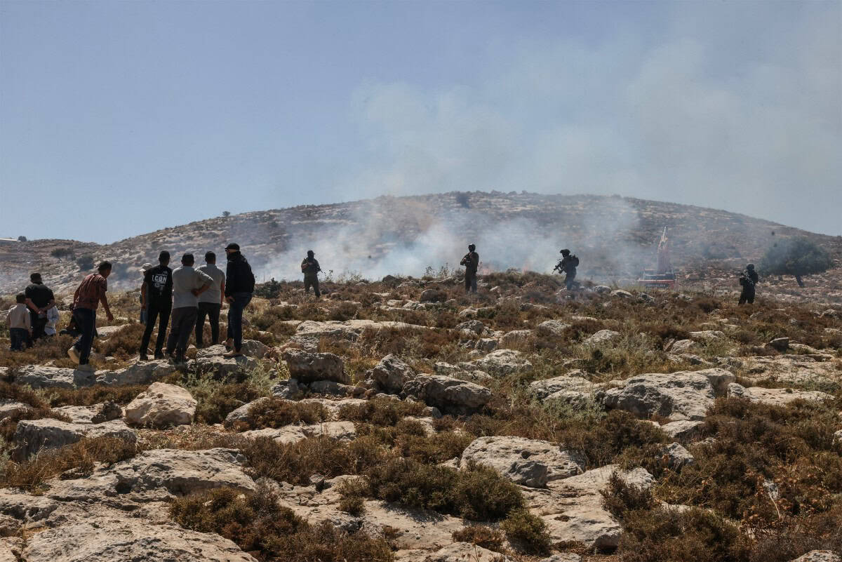 Palestinians ‘trapped’ between Israeli forces, set