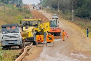 Regravelling, construction of old and new roads begins in Tzaneen under the new mayor, Odas Ngobeni and new MEC Tonmy Rachoene.