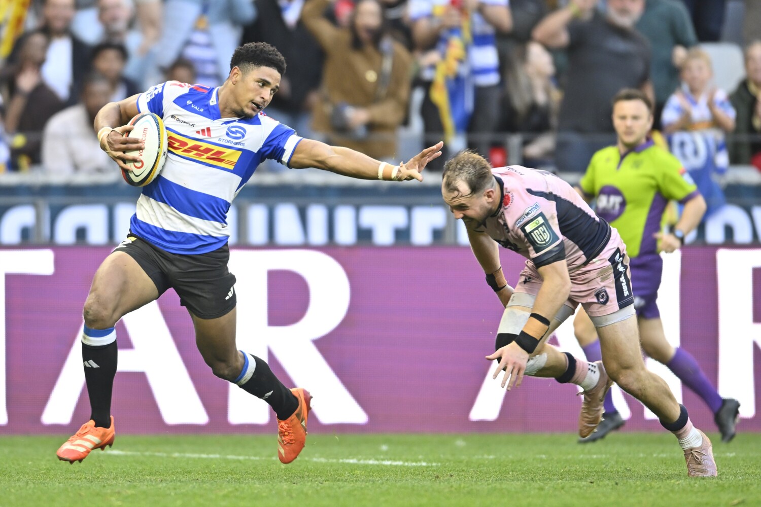Stormers flyhalf Sacha Feinberg-Mngomezulu