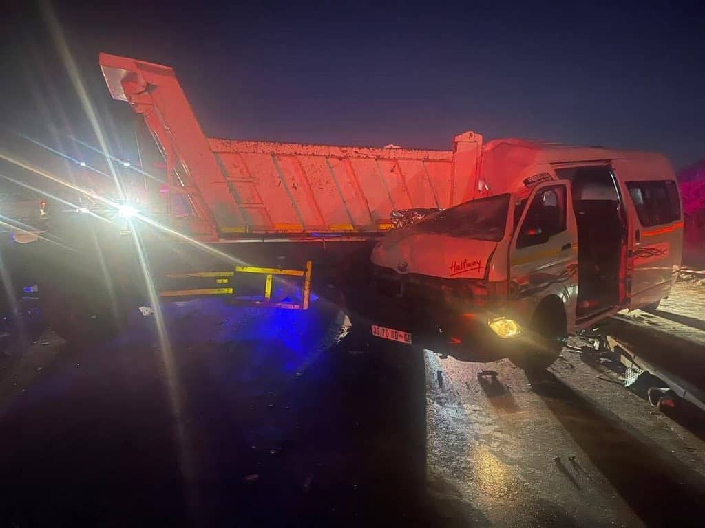 Taxi and tipper truck collides , fatally claiming the life of 26 y/o taxi driver. Taxi accident, collision