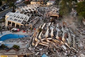 Venezuela rescuers in final push to find survivors as families mourn
