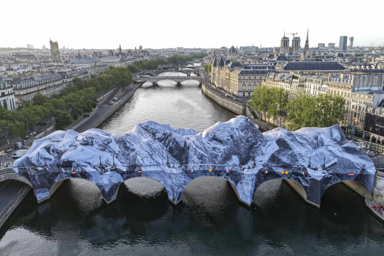 The Pont Neuf's cave