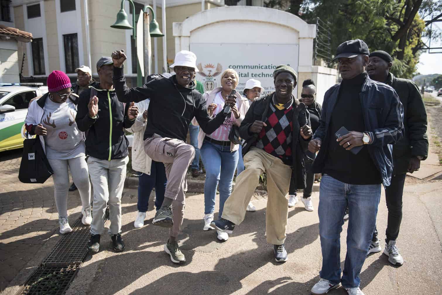 Retrenched Post Office employees demonstrate