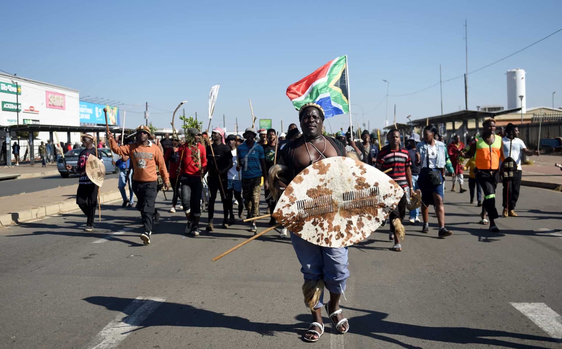 Citizen photographer captures Phakel'umthakathi march through Jabulani [Video & Pictures]
