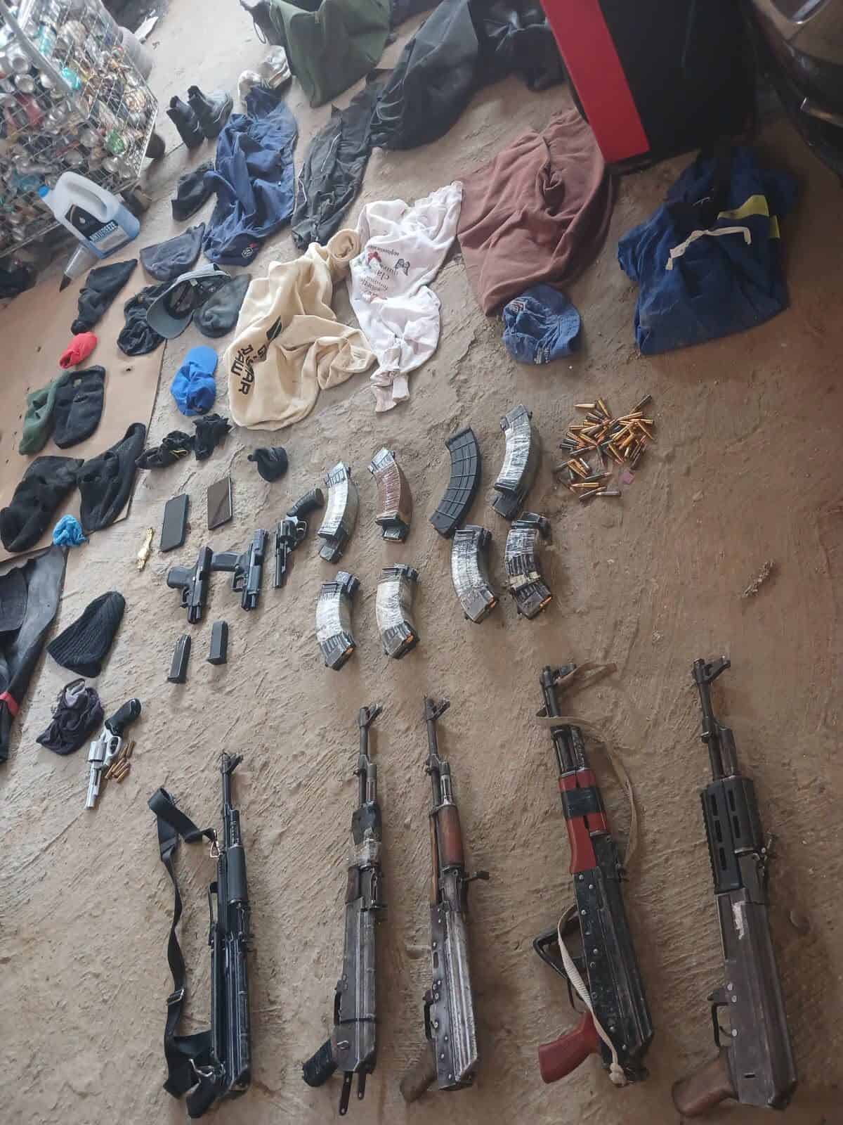 Picture: Saps- Nine unlicensed firearms recovered from scene