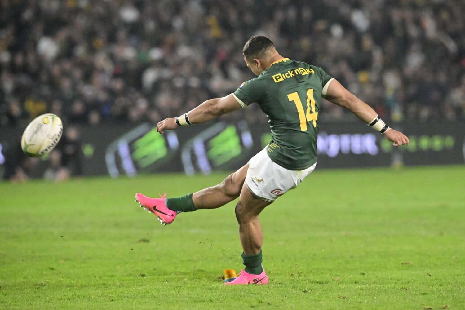Cheslin Kolbe kicking
