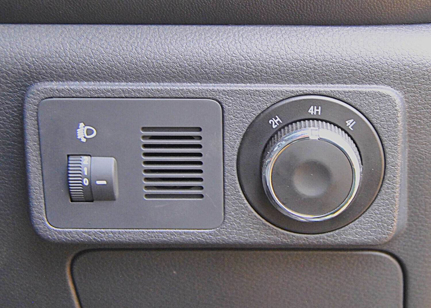 Driving JMC's four-wheel drive Vigus bakkie