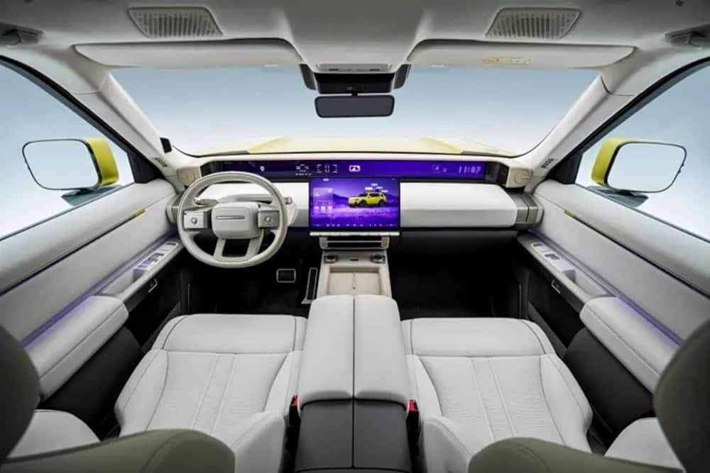 Production Freelander 8's interior seen for the first time