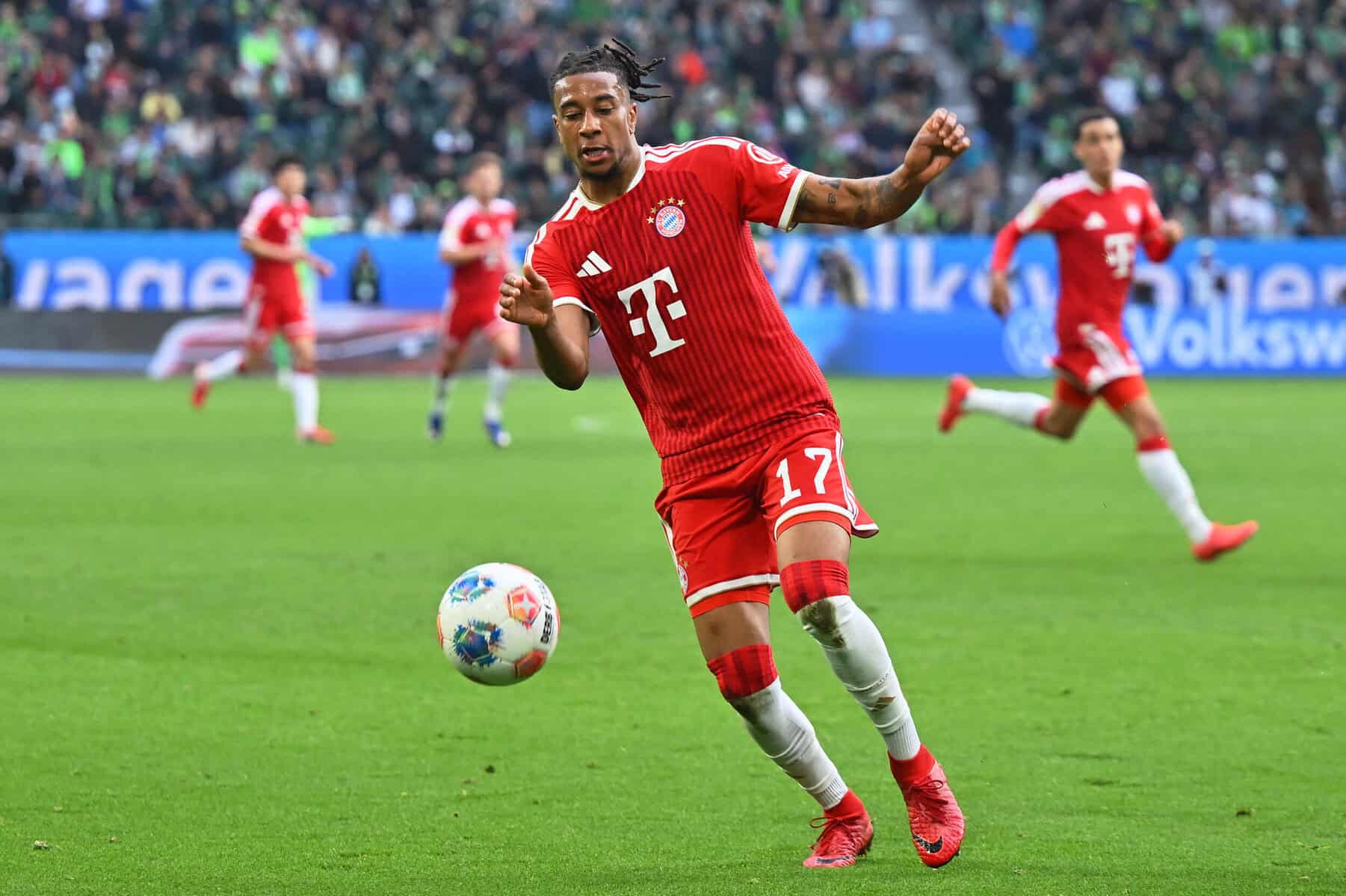 Diaz and Olise set to stay at Bayern, says CEO