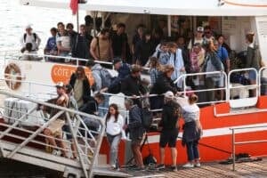 Thousands flee wildfires in France and Spain
