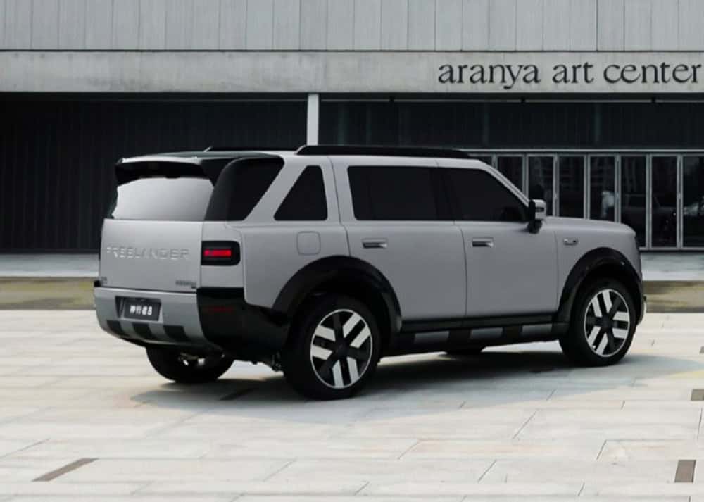 Production Freelander 8's interior seen for the first time