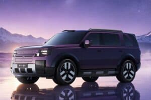 Production Freelander 8's interior seen for the first time