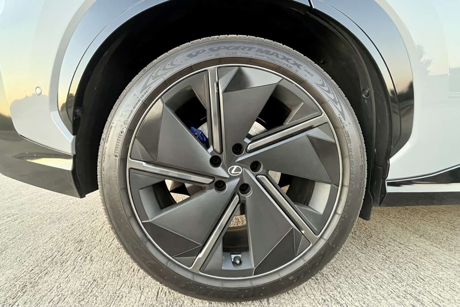 Lexus RZ