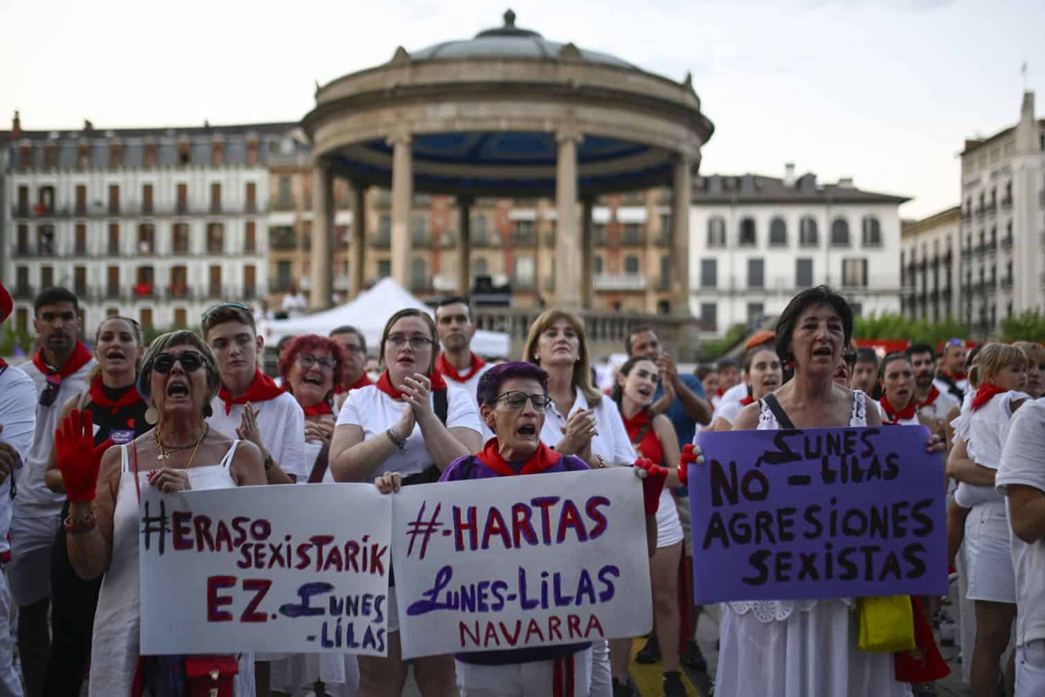 People gather in Pamplona to demonstrate
