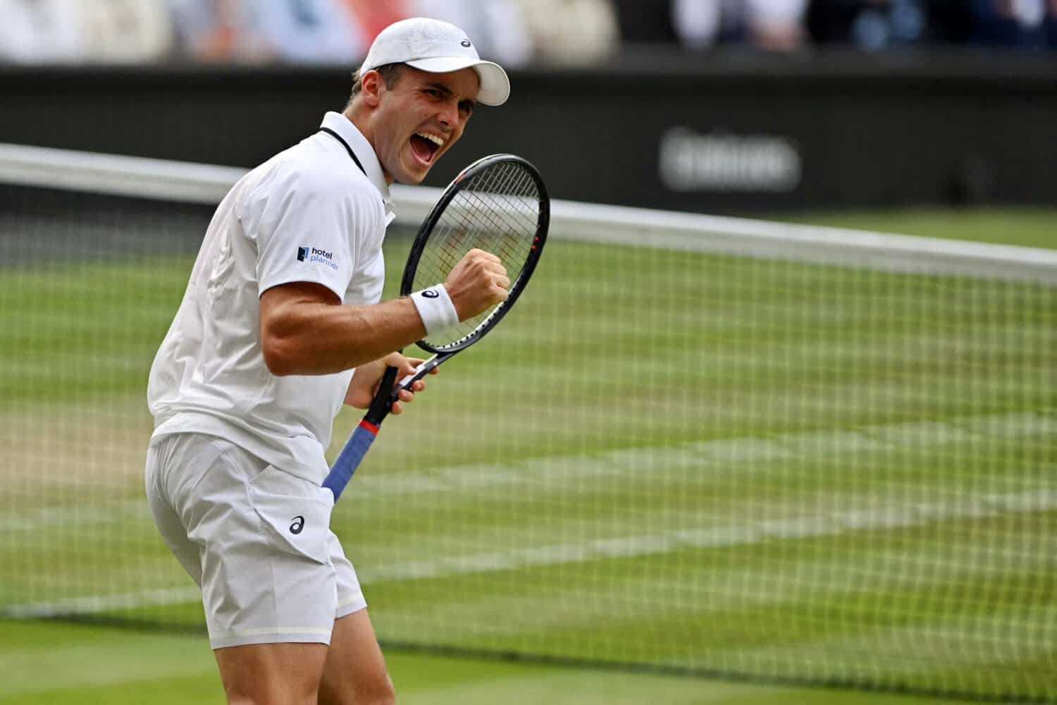 British wildcard Arthur Fery stays in the hunt for Wimbledon title