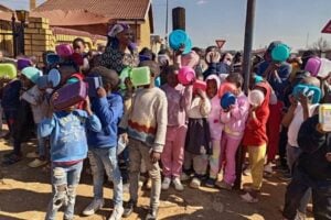 Hluphi Shili devotes her holiday time to help children in Thembisa.