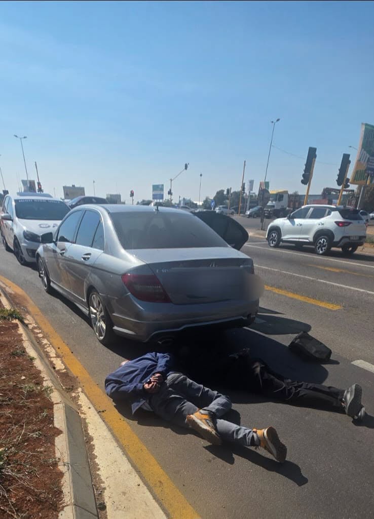 three suspects apprehended after police finds car jamming devices and key codes used in vehicle theft