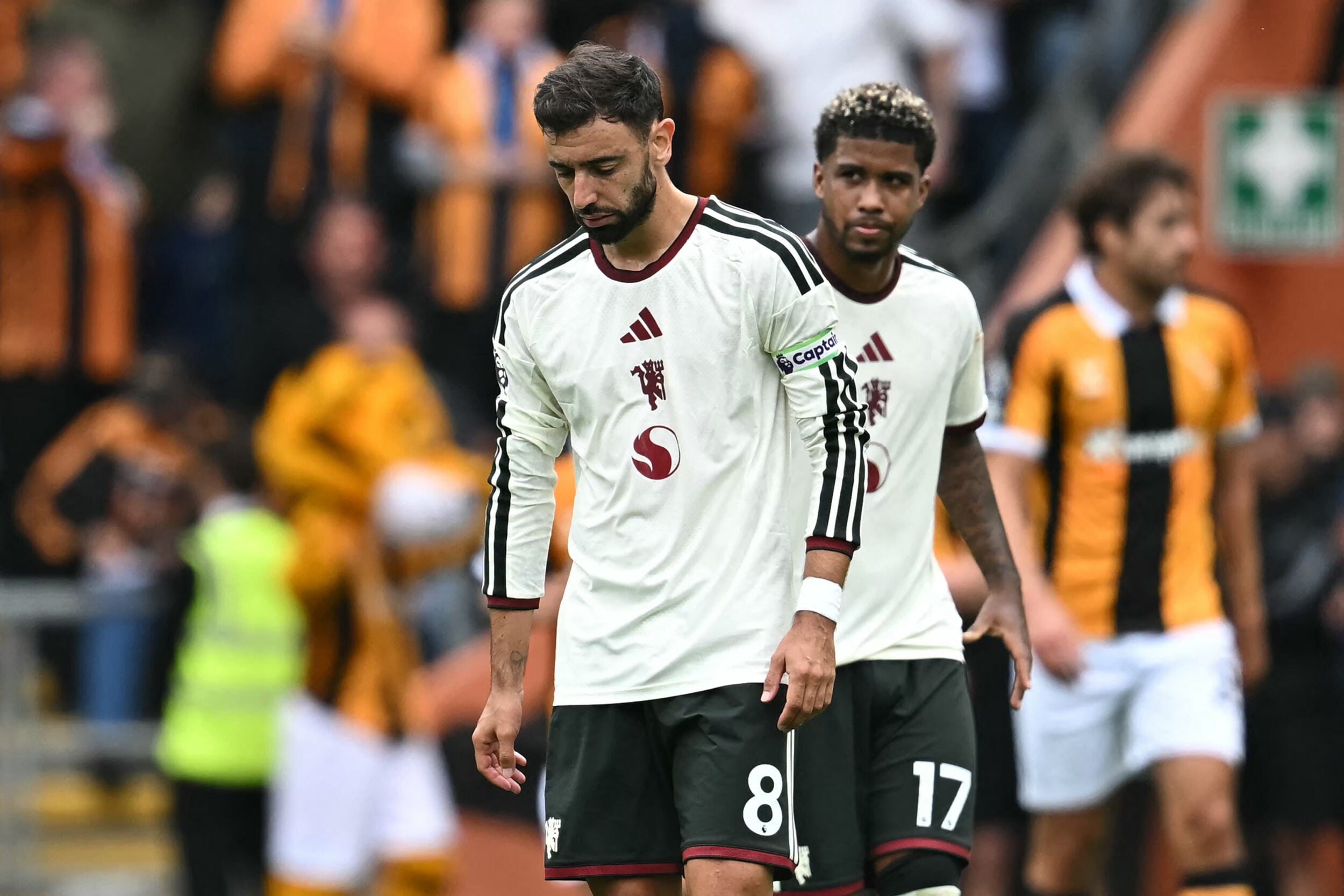 Manchester United lose 2-0 to promoted Hull in opening Premier League match