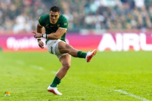 Cheslin Kolbe kicking against All Blacks