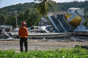 Indonesian quake survivors plead for help