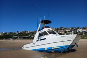 The Wild Cat was stranded on Santos Beach for more than two weeks.
