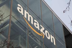 Solidarity complain that Amazon Web Services' business development programme is discriminatory.
