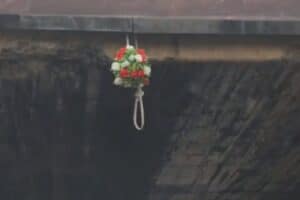 Sick joke or warning? Mysterious flowers and noose shock motorists in Kempton Park.
