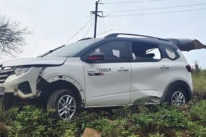 Ten learners hospitalised after scholar transport plunges into embankment