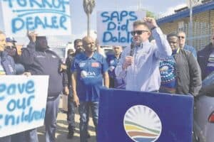 Laudium residents demand police oust drug dealers near station and nursery