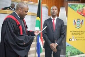 Mayor for the Mopani District Municipality Dagma Mamanyoha being sworn in by Magistrate Mbhazia Kenneth Shilaluke of Malamulele Magistrate's Court