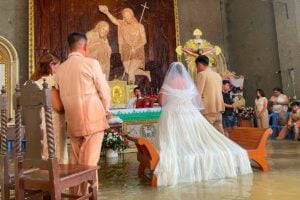 Philippine couple married in hip-deep floodwaters