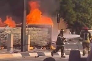 Five burnt beyond recognition as minibus taxi skips robot and slams into other vehicles [VIDEO]