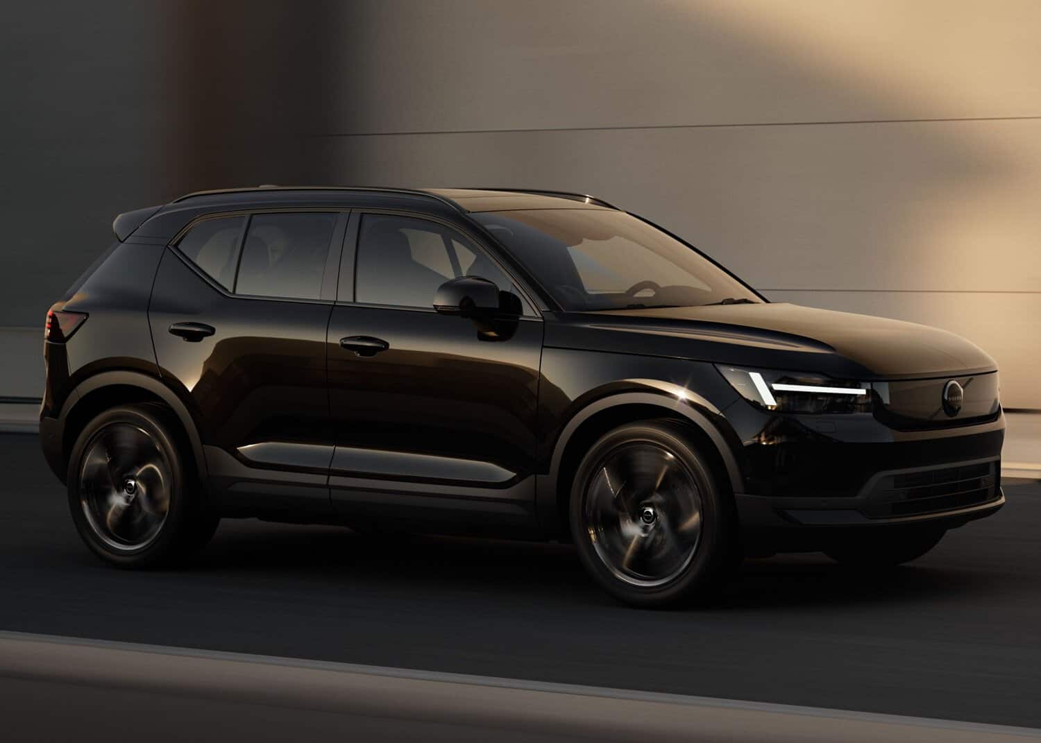 Volvo reveals facelift EX40