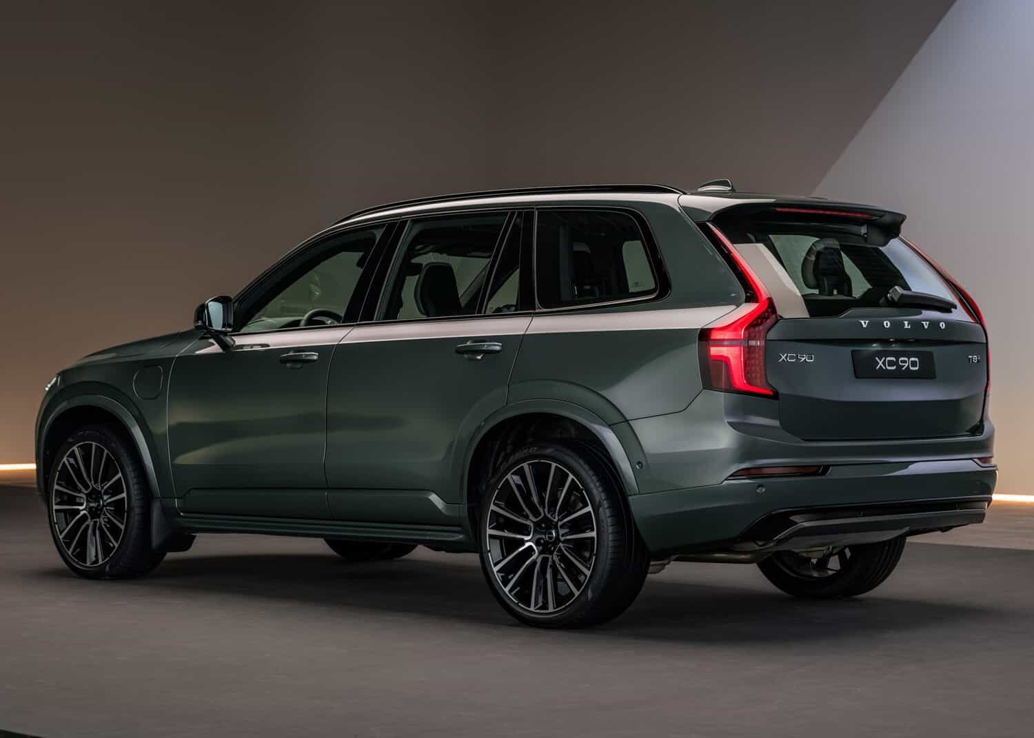 Volvo XC90 revised with more electric-only range