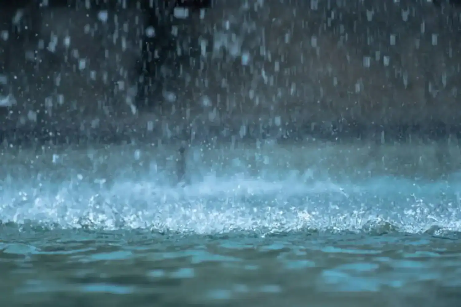 Heavy rain and ‘excessive’ lightning expected in 3 provinces on Monday