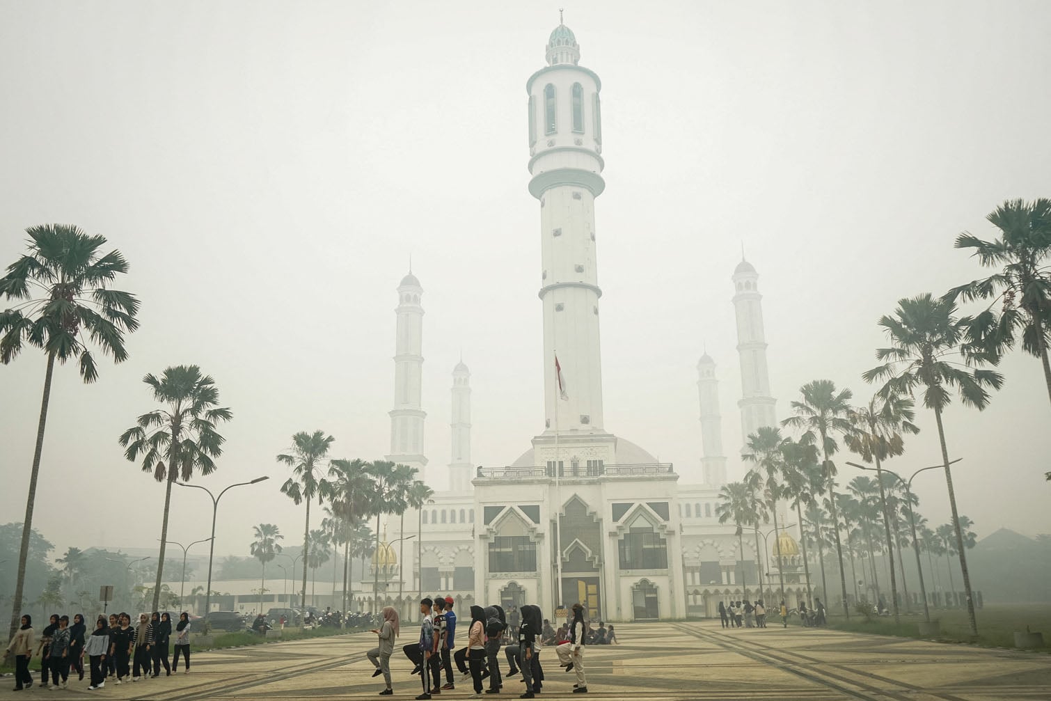 Students conduct marching drills amid haze from forest and land fires at the courtyard of the Mujahidin Grand Mosque in Pontianak, West Kalimantan on September 23, 2026. (Photo by DITO / AFP)