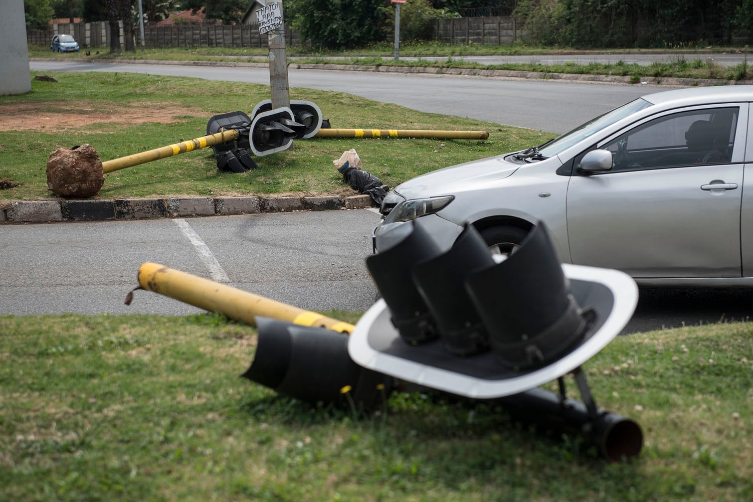 Broken traffic lights are seen at the intersection of JG Strydom Road and 9th Avenue in Weltevreden Park, 21 September 2026. Eight robots are all lying on their side at this intersection and have been like this for months, with frustrated residents asking why and how this happened, and when will it be fixed. 9th Avenue is a major throughfare which passes under the N1 highway connecting Weltevreden Park and Fairland with this intersection causing daily traffic chaos. Picture: Michel Bega/The Citizen