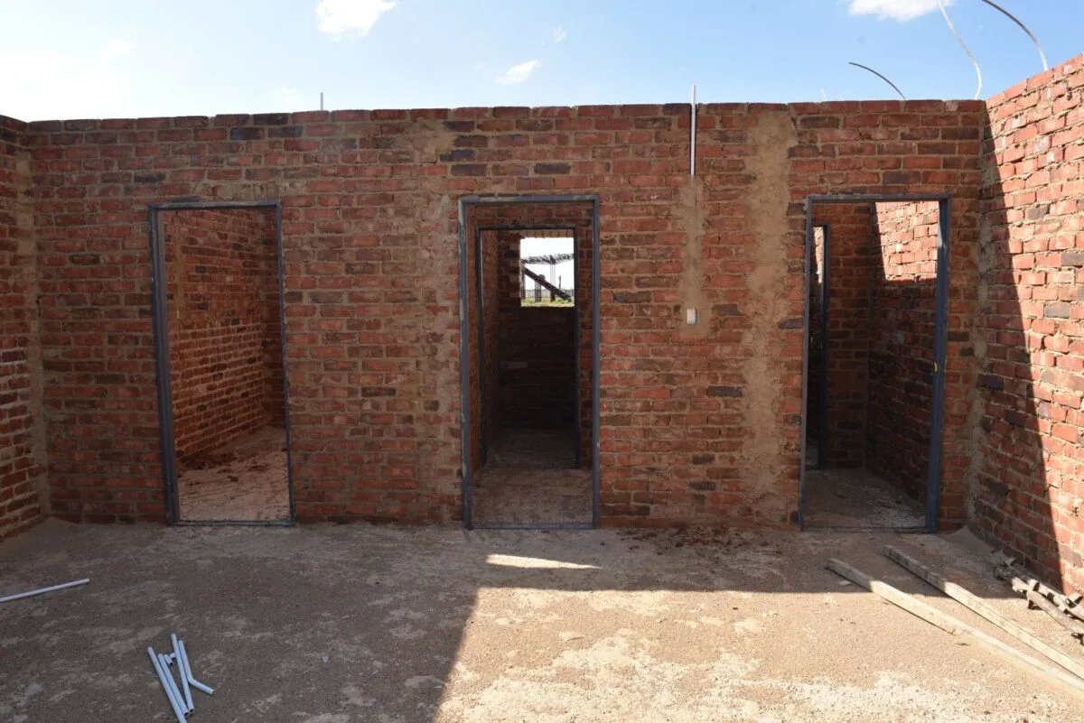 R6m bathrooms cause more than a stink