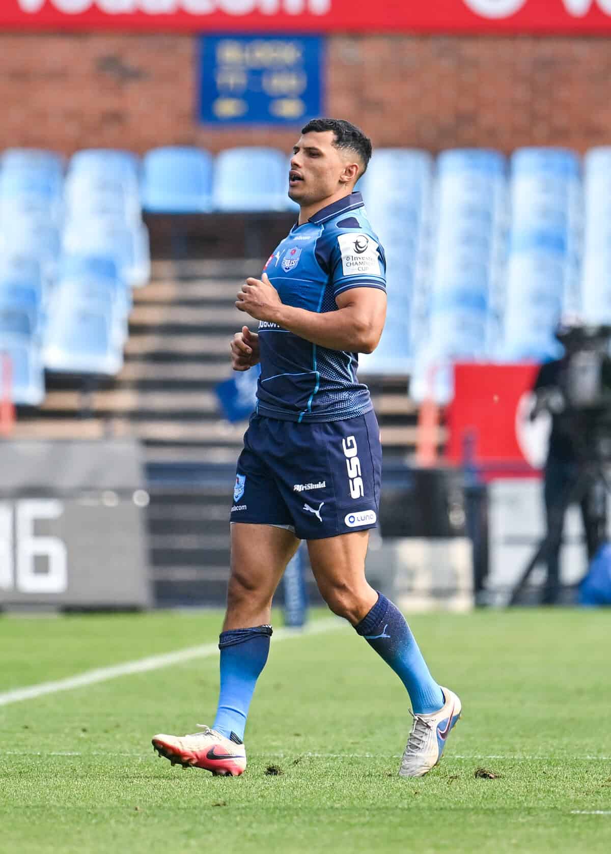 Bulls scrumhalf Embrose Papier injury