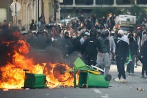 Hundreds of French high schools shut as new violence erupts