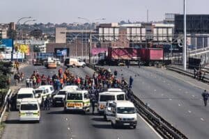 Motorists urged to avoid M1 around Joburg CBD amid Samwu protest