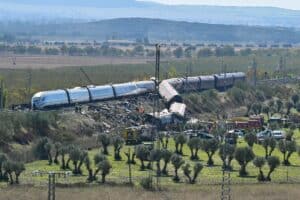 Spain high-speed train collision kills 31, injures 80