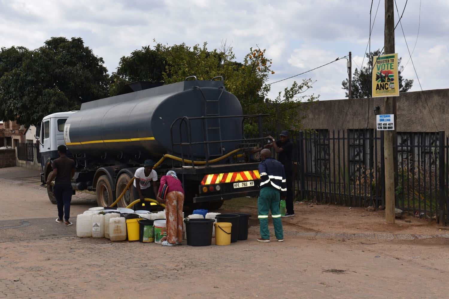 A water tanker supplies water to residents in Hlalanikahle, Emalahleni Local Municipality, on 8 September 2026. Picture: Shaun Holland/The Citizen